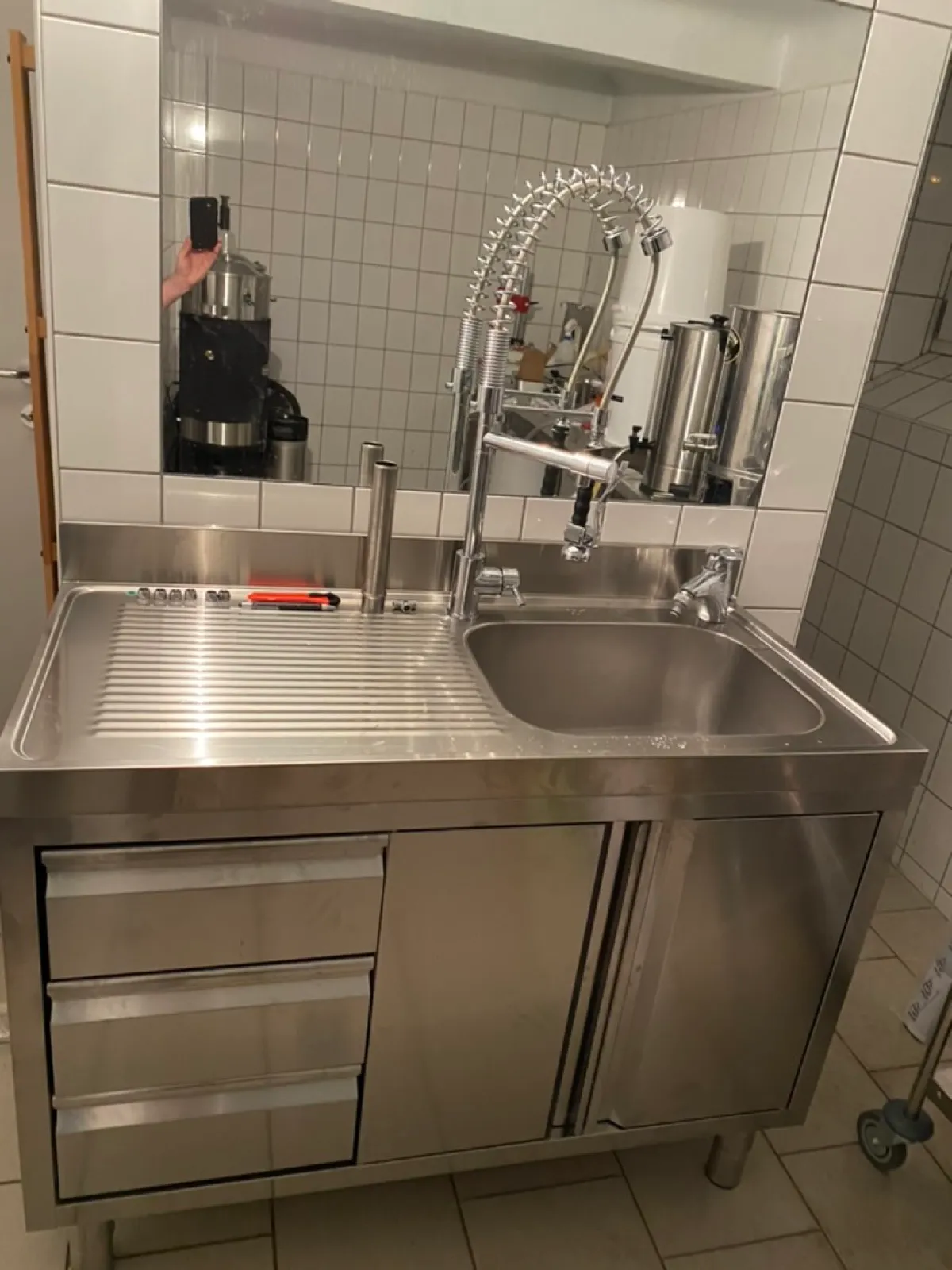 Stainless steel cleaning station